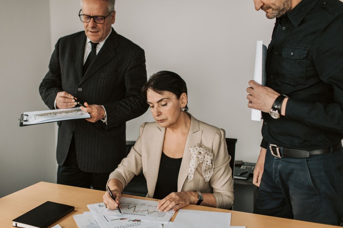 Consultant ready to answer a client's questions